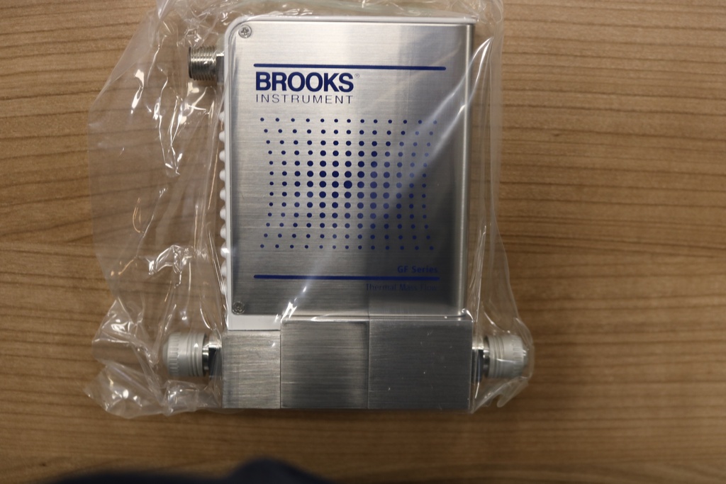1101045-2105 Brooks GF125C-884623, Thermal Mass Flow Controller, Gas: N2, Range: 2600SCCM