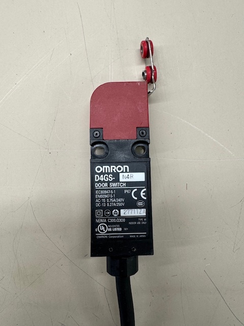 Omron D4GS Safety Interlock Switch, 3NC, Keyed, Plastic